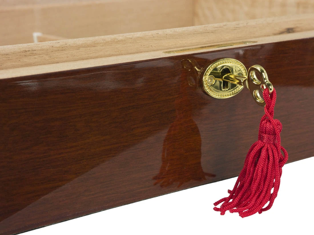 Laquered Finish Cigar Humidor - Holds 60 To 80 Cigars 3 Laquered Finish Cigar Humidor - Holds 60 To 80 Cigars