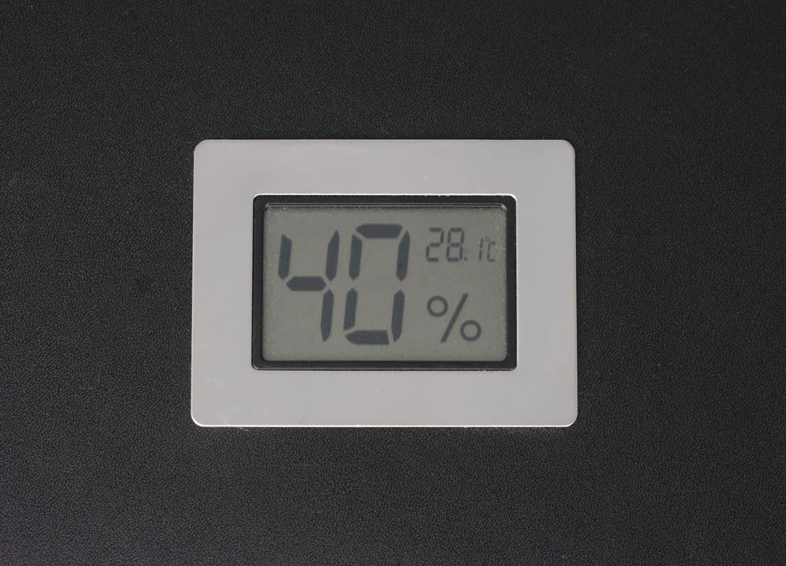 Leather Madrid Travel Humidor With Embedded Digital Hygrometer 6 Leather Madrid Travel Humidor With Embedded Digital Hygrometer - Image 4