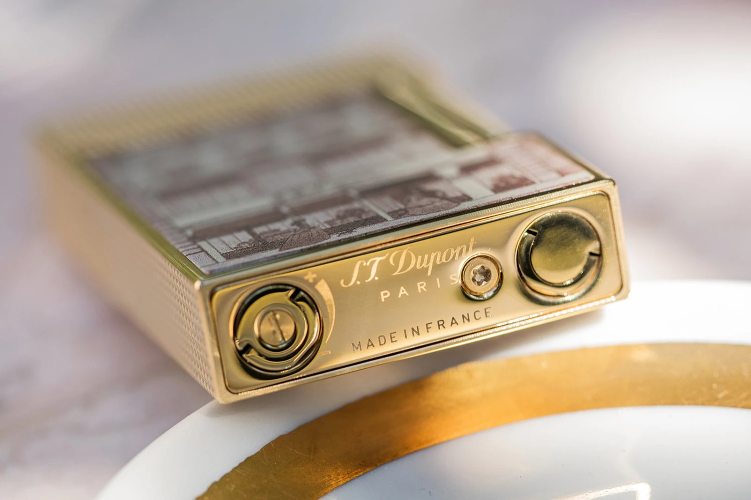S.T. Dupont Ligne 2 Hotel Particulier Flint Lighter - Yellow Gold 3 S.T. Dupont Ligne 2 Hotel Particulier Flint Lighter - Yellow Gold